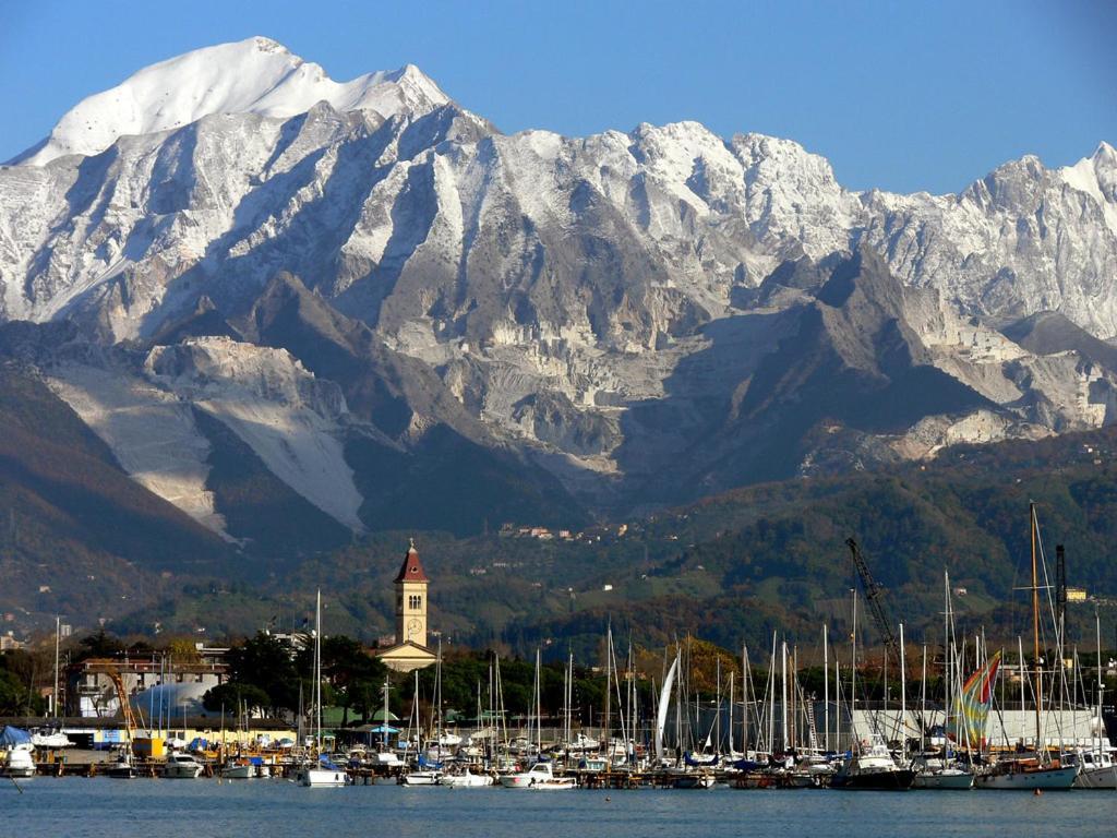 Between Pisa And 5 Terre Марина-ди-Каррара Экстерьер фото
